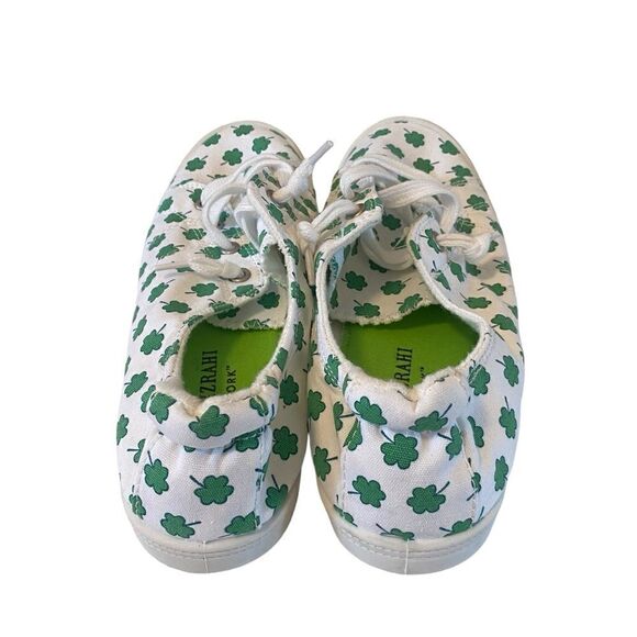 Isaac Mizrahi 4 Leaf Clover & White Canvas Slip-Ons in Ladies Sizes 8 and 8.5 - Picture 3 of 6